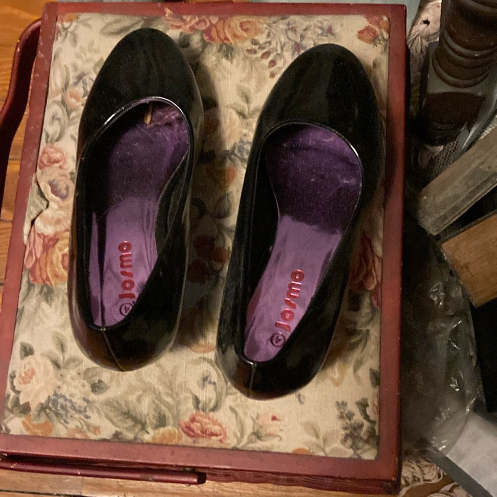 Size 4 Josip black patent leather pumps